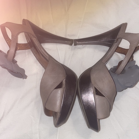 Poetic Licence - Picture 2 of 5